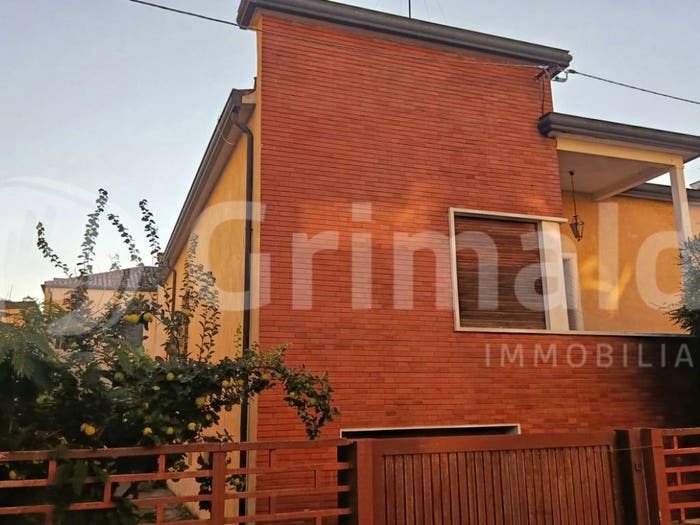 Casa con 6 locali in vendita in Via San Massimo, Portello Ospedali, Padova