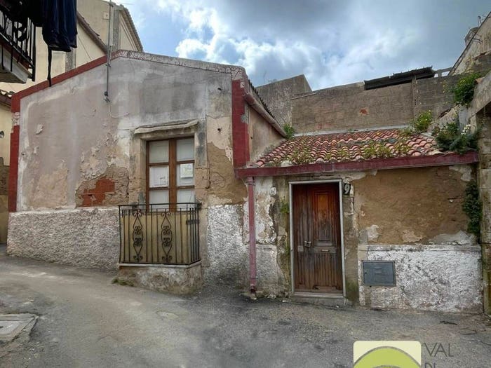 Casa trilocale in vendita in Vico Antonio Brancati, Centro, Noto