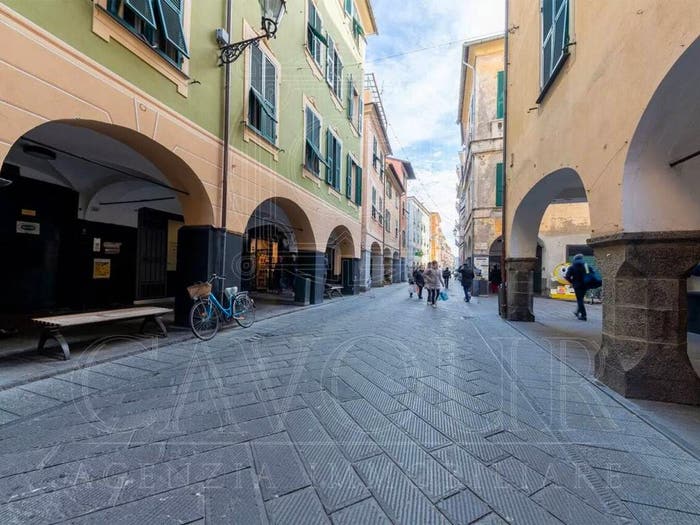 Appartamento trilocale in vendita in Via Vittorio Veneto, Centro Storico, Chiavari