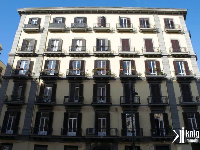 Appartamento con 6 locali in vendita in Via Santa Lucia, Santa Lucia, Napoli