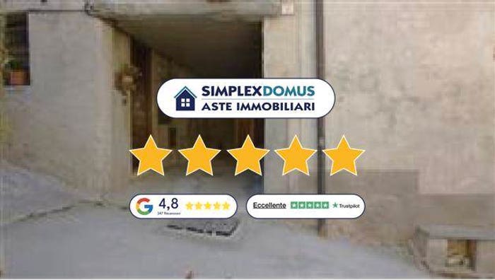 Appartamento con 6 locali in vendita in Via Pietro Fioroni, Lasnigo