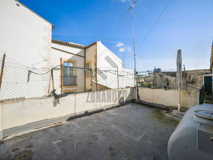 Appartamento quadrilocale in vendita in Via Antonello Caruso, Centro, Noto