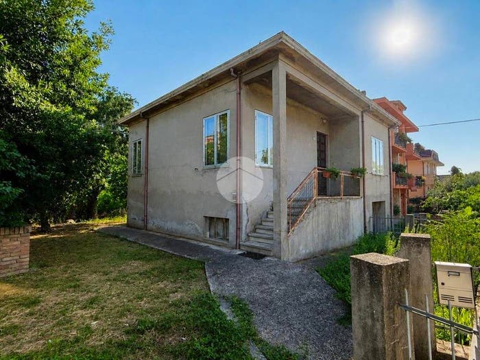 Casa quadrilocale in vendita in Via Ospedale, Centro, Saludecio