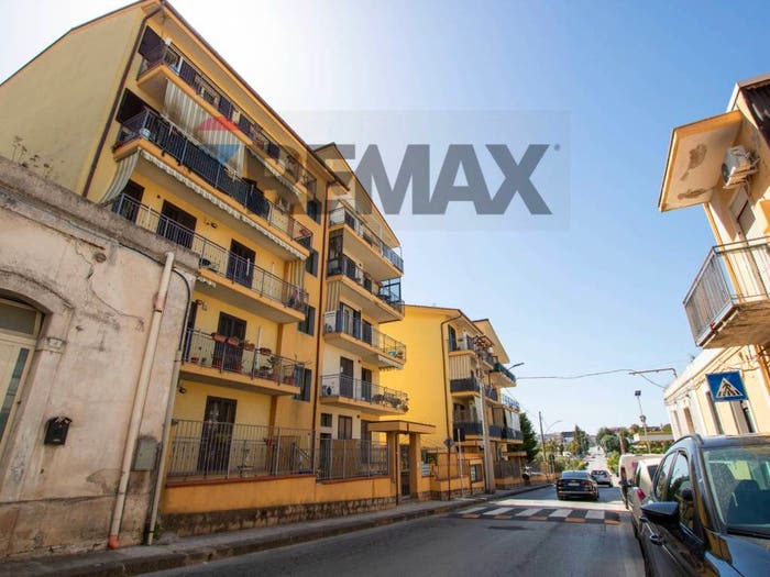 Appartamento con 5 locali in vendita in CORSO VITTORIO EMANUELE, Floridia