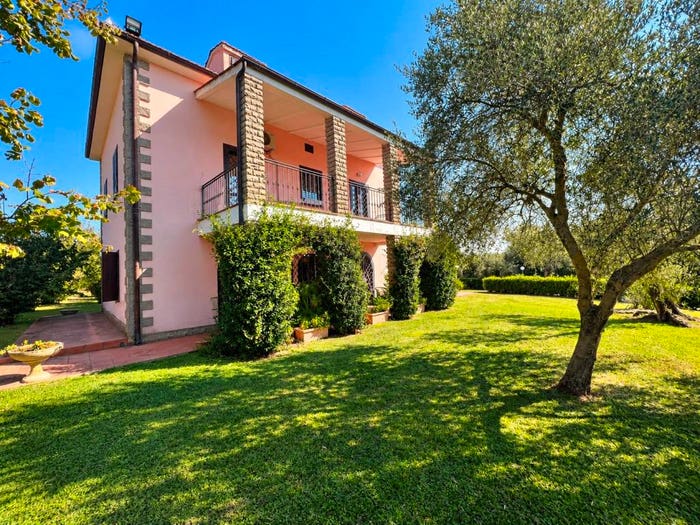 Casa con 6 locali in vendita in Strada Poggio di Cristo, Ronciglione