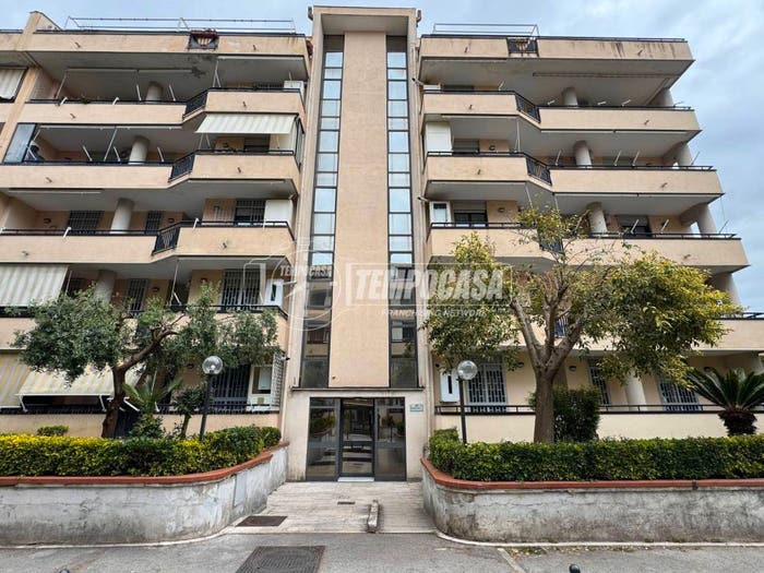 Appartamento quadrilocale in vendita in Via Antonio Niccolini, Via Ruggiero, Caserta