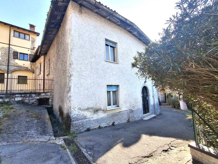 Casa quadrilocale in vendita in Via Brocchione, Palazzago