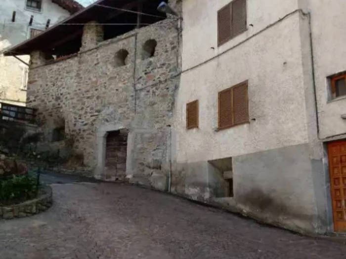 Casa con 6 locali in vendita in Via Dassa, Cimbergo