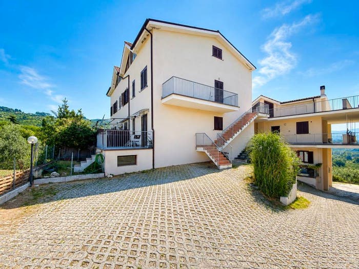 Appartamento quadrilocale in vendita in Via Augusto, Fara in Sabina