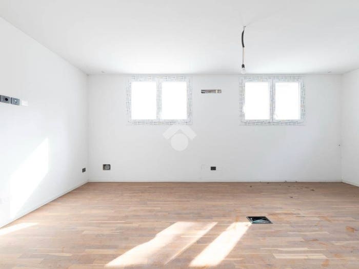 Appartamento con 6 locali in vendita in Via del Tuscolano, Corticella, Bologna