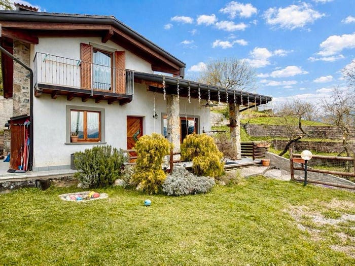 Casa quadrilocale in vendita in Via Rezzo, Colzate
