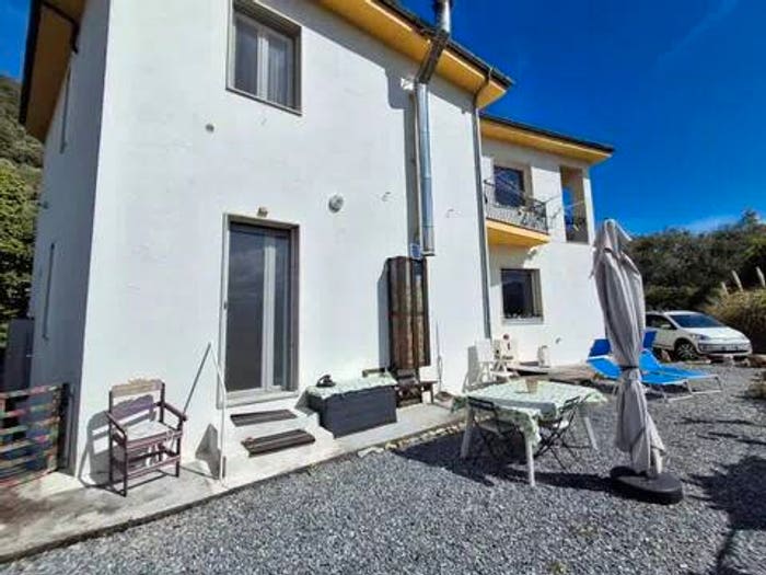 Casa con 6 locali in vendita in Via Edmondo De Amicis No Number, Centro, Chiusanico