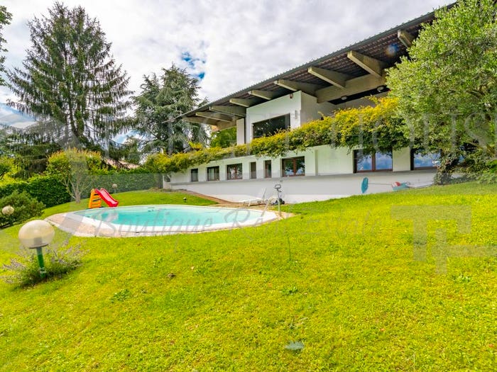Casa con 6 locali in vendita in Centro, Carate Brianza