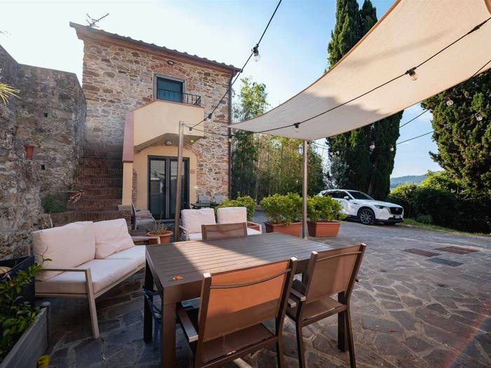 Casa con 6 locali in vendita in Via Sant'Alluccio, Carmignano