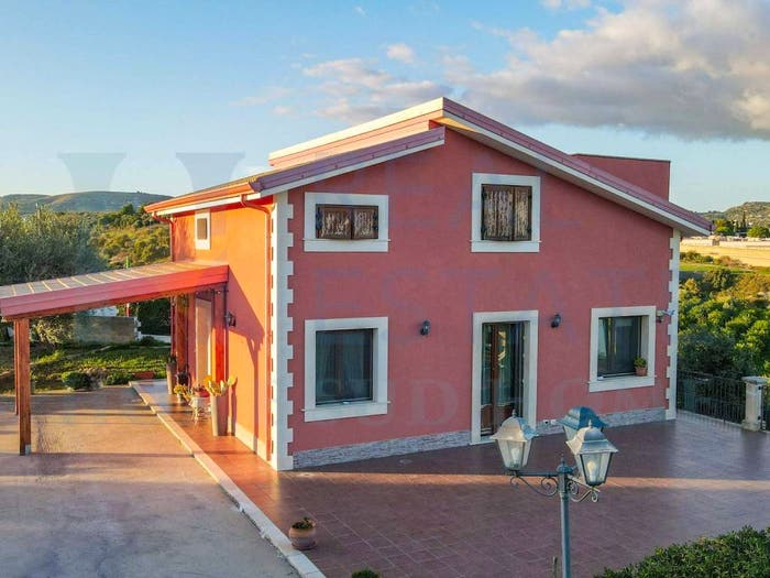 Casa con 6 locali in vendita in Via Tommaso Fazello, Centro, Noto