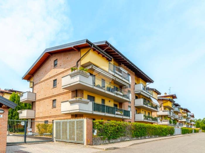 Appartamento trilocale in vendita in Via Salvo D'acquisto, Cesano Boscone