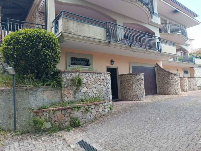 Casa con 6 locali in vendita in Viale San Modestino, Mercogliano