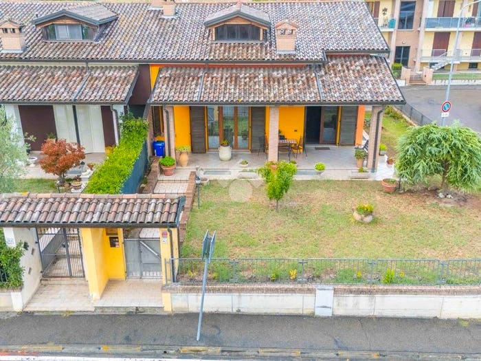 Casa con 5 locali in vendita in Via Raffaello, Centro, Medesano