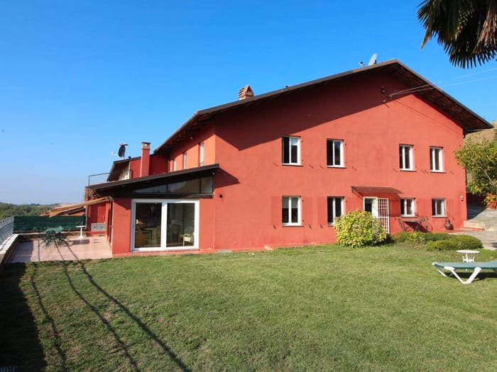 Casa con 6 locali in vendita in Via Roma, Belvedere Langhe