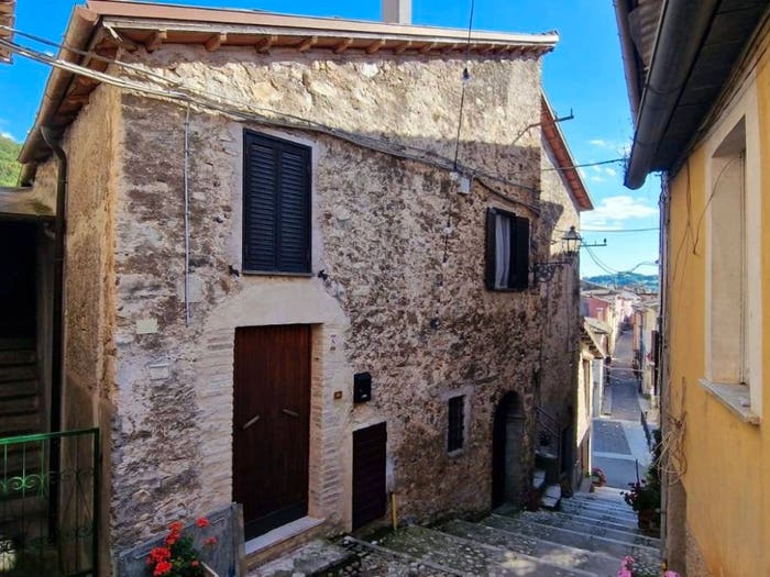 Appartamento quadrilocale in vendita in Via Ducale, Montenero Sabino