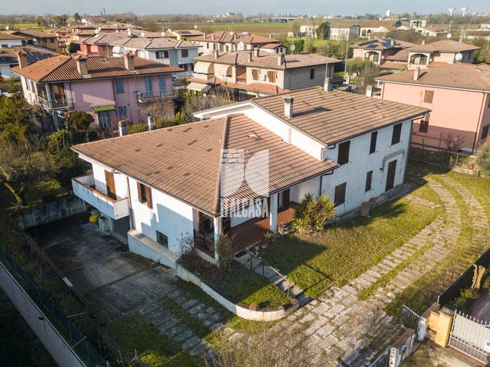 Casa con 6 locali in vendita in Via Villafranca, Levata, Curtatone