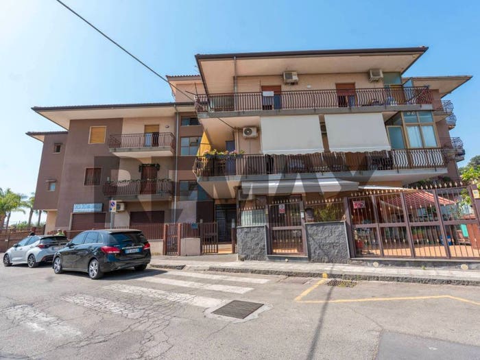 Appartamento con 5 locali in vendita in Via IV Novembre, Centro, Aci Catena