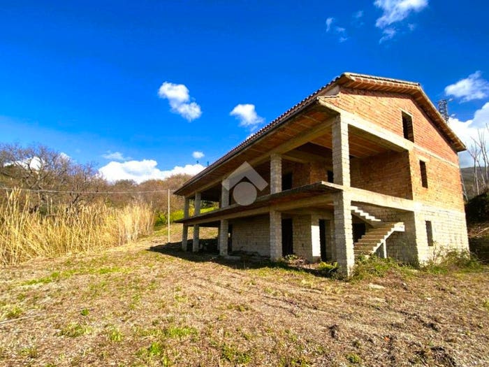 Casa con 6 locali in vendita in Via S Michele, Paola