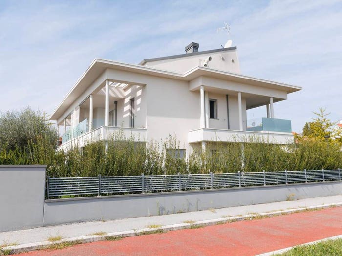 Casa con 6 locali in vendita in Villa Chiaviche Calabrina, Cesena