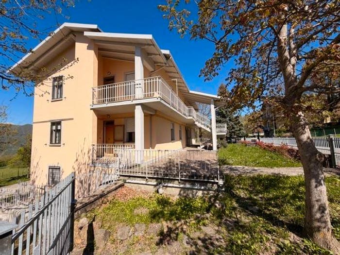 Casa con 6 locali in vendita in Via Celeste Fioresi, Querciola, Lizzano in Belvedere
