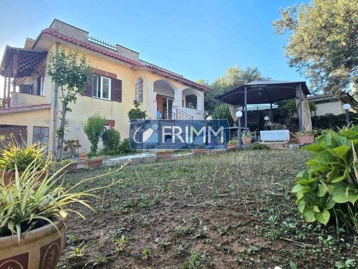 Casa con 6 locali in vendita in Via delle Azalee, Cogna, Aprilia