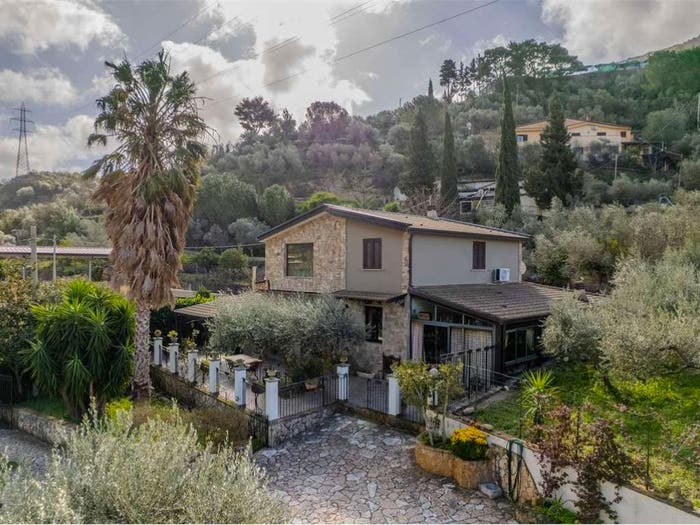 Casa con 6 locali in vendita in Via Valle di Fico, Altofonte