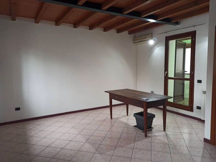 Casa bilocale in vendita in Strada Quingenti, San Prospero, Parma