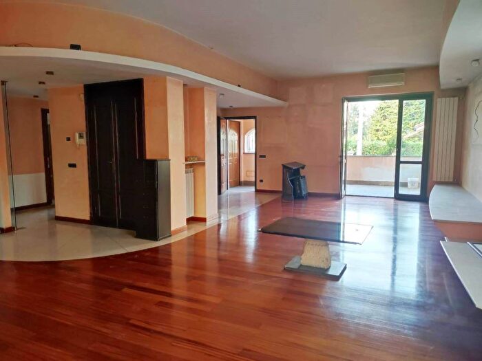 Appartamento con 5 locali in vendita in Via Monsignor Ferdinando Pogliani, Centro, Parabiago