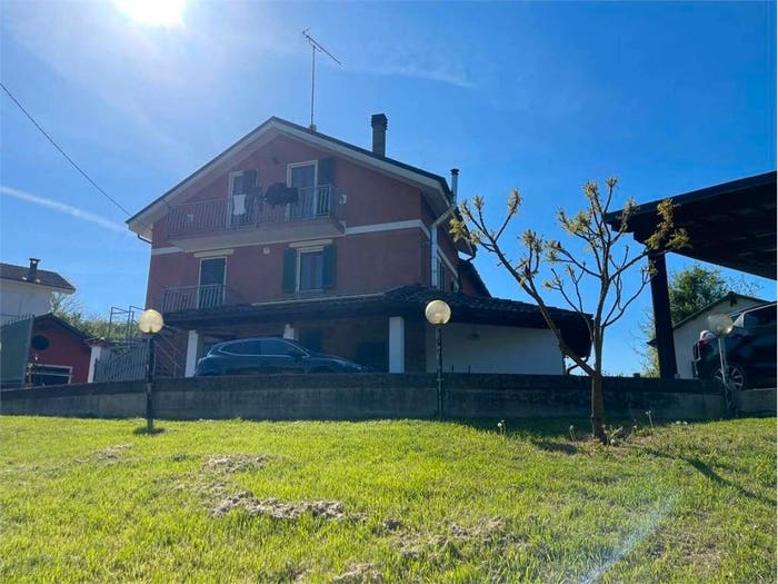 Casa con 6 locali in vendita in Calamandrana