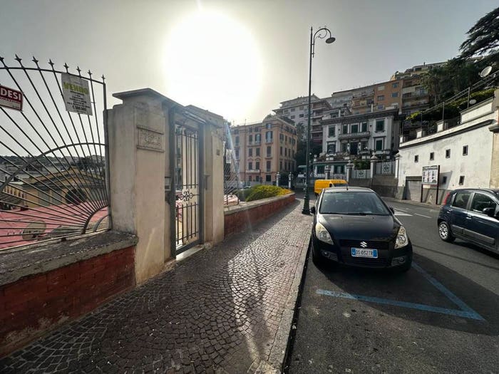 Appartamento con 5 locali in vendita in Via Torquato Tasso, Vomero, Napoli