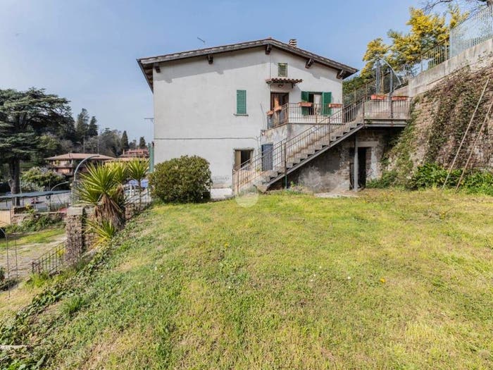 Appartamento quadrilocale in vendita in Via dei Bersaglieri, Centro, Capranica