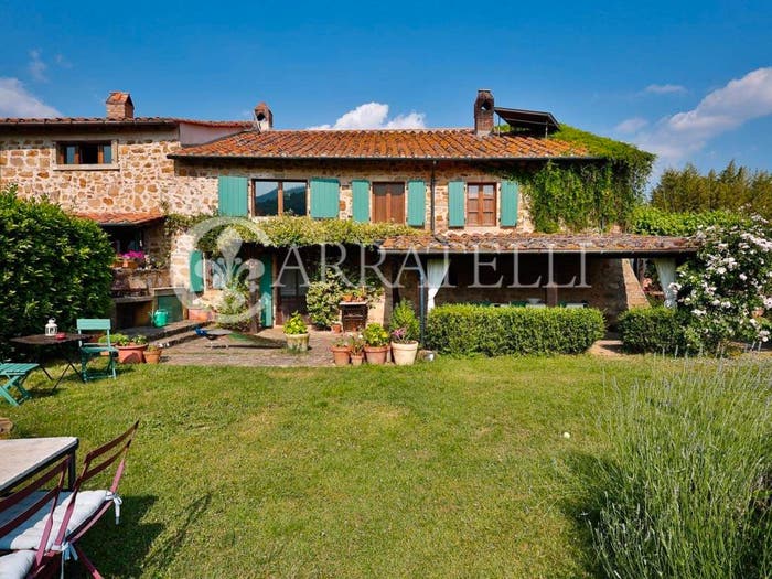 Casa con 6 locali in vendita in via della schiaccia, Santa Fiora