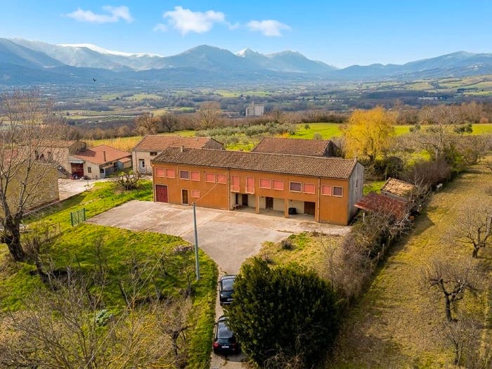 Casa con 6 locali in vendita in Località Fonte delle Felci, Bojano