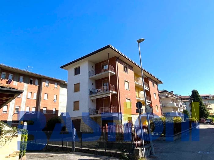 Appartamento trilocale in vendita in Via Don Giovanni Bosco, Centro, Clusone