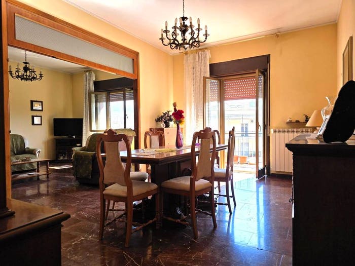 Appartamento con 5 locali in vendita in Via Emilio Capizzano, Stadio Città, Cosenza