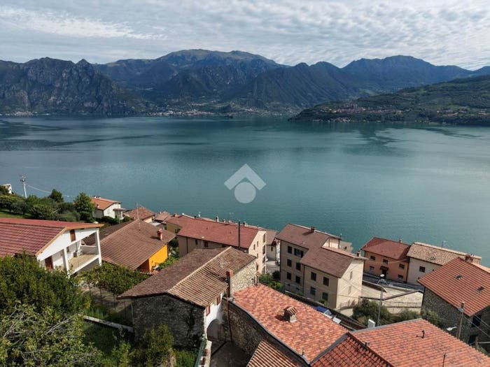 Appartamento quadrilocale in vendita in Via Palazzo, Centro, Tavernola Bergamasca