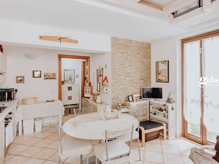 Appartamento trilocale in vendita in Via Giacomo Leopardi, Centro, Valgreghentino