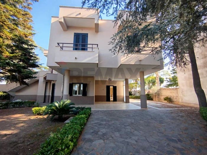 Casa con 5 locali in vendita in Castrignano de' Greci