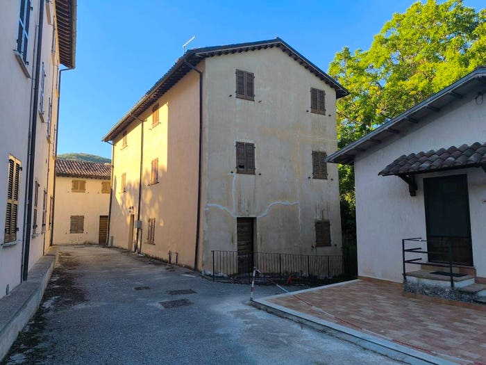 Casa con 6 locali in vendita in Strada Vicinale Dalla Spiazza a le Casette, Carpello Scopoli Casenove Verchiano, Foligno