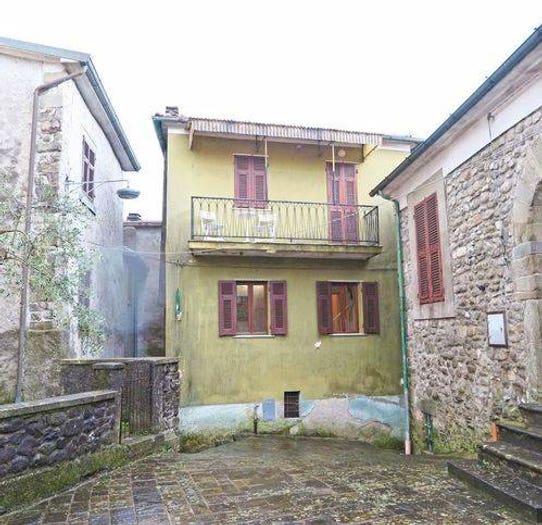 Casa quadrilocale in vendita in Via Case Di Fuori, Gassano, Fivizzano