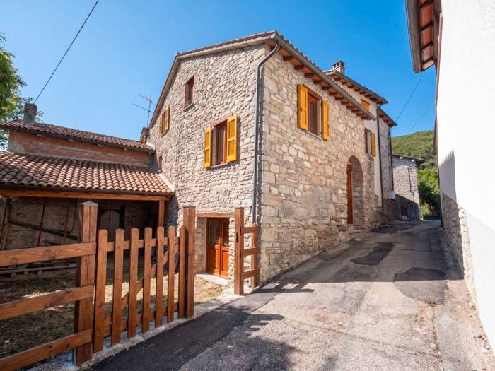 Casa quadrilocale in vendita in Via Ronzano, Calestano