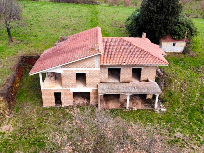 Casa con 6 locali in vendita in Via Cassia, Capranica