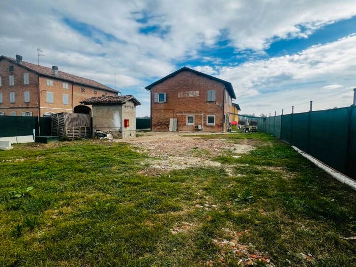 Casa con 6 locali in vendita in Via per Modena, Bomporto