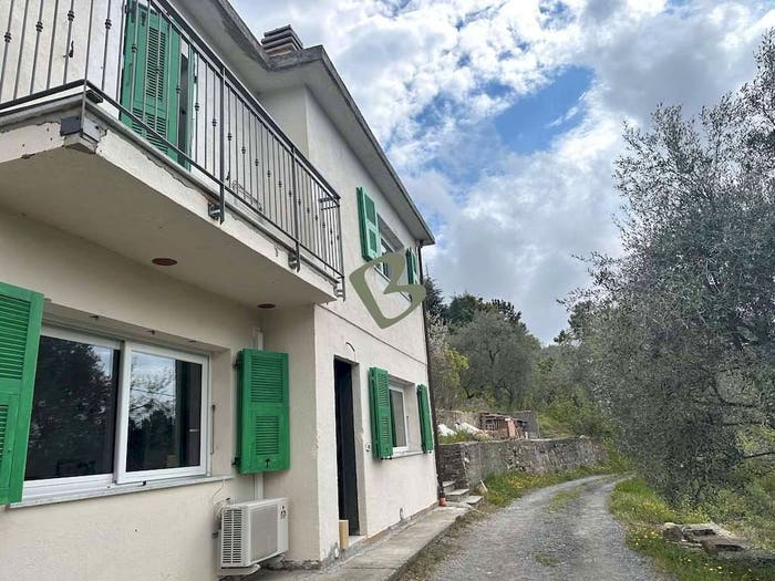 Casa con 6 locali in vendita in Strada della Villa snc, Seborga