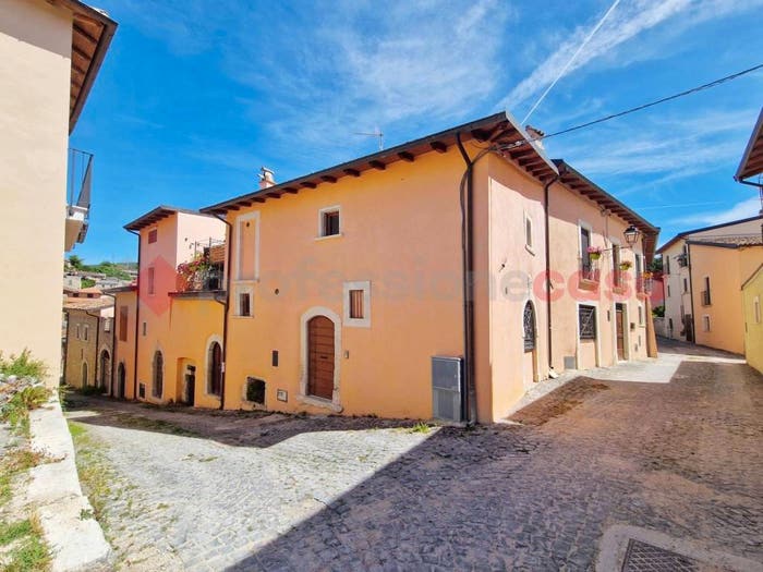 Casa bilocale in vendita in Via Roma, Poggio Picenze